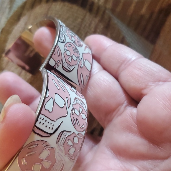 Alexander McQueen - Picture 4 of 6